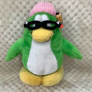 Club Penguin Aunt Arctic Green Penguin Plush Retired Series 7in Jakks Pacific 🐧